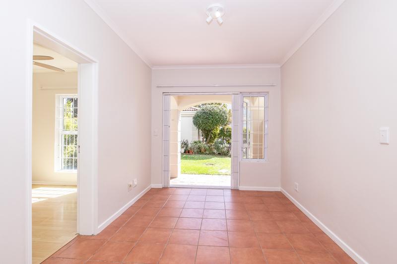 To Let 1 Bedroom Property for Rent in Tokai Western Cape